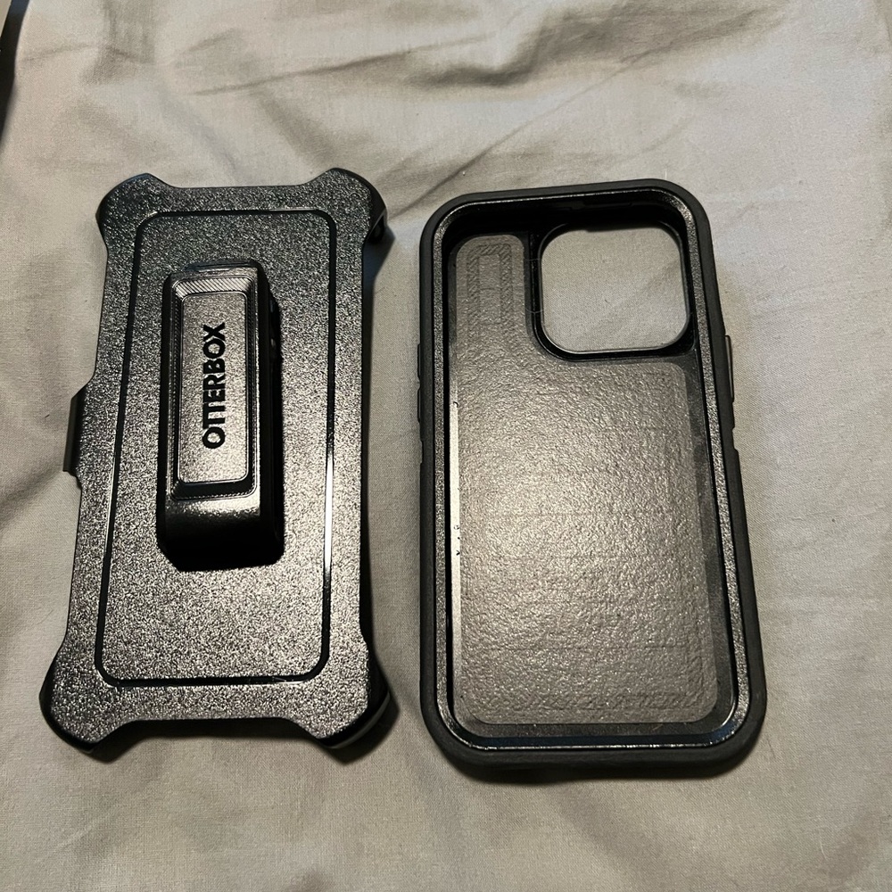 iPhone 13 Pro otterbox defender case